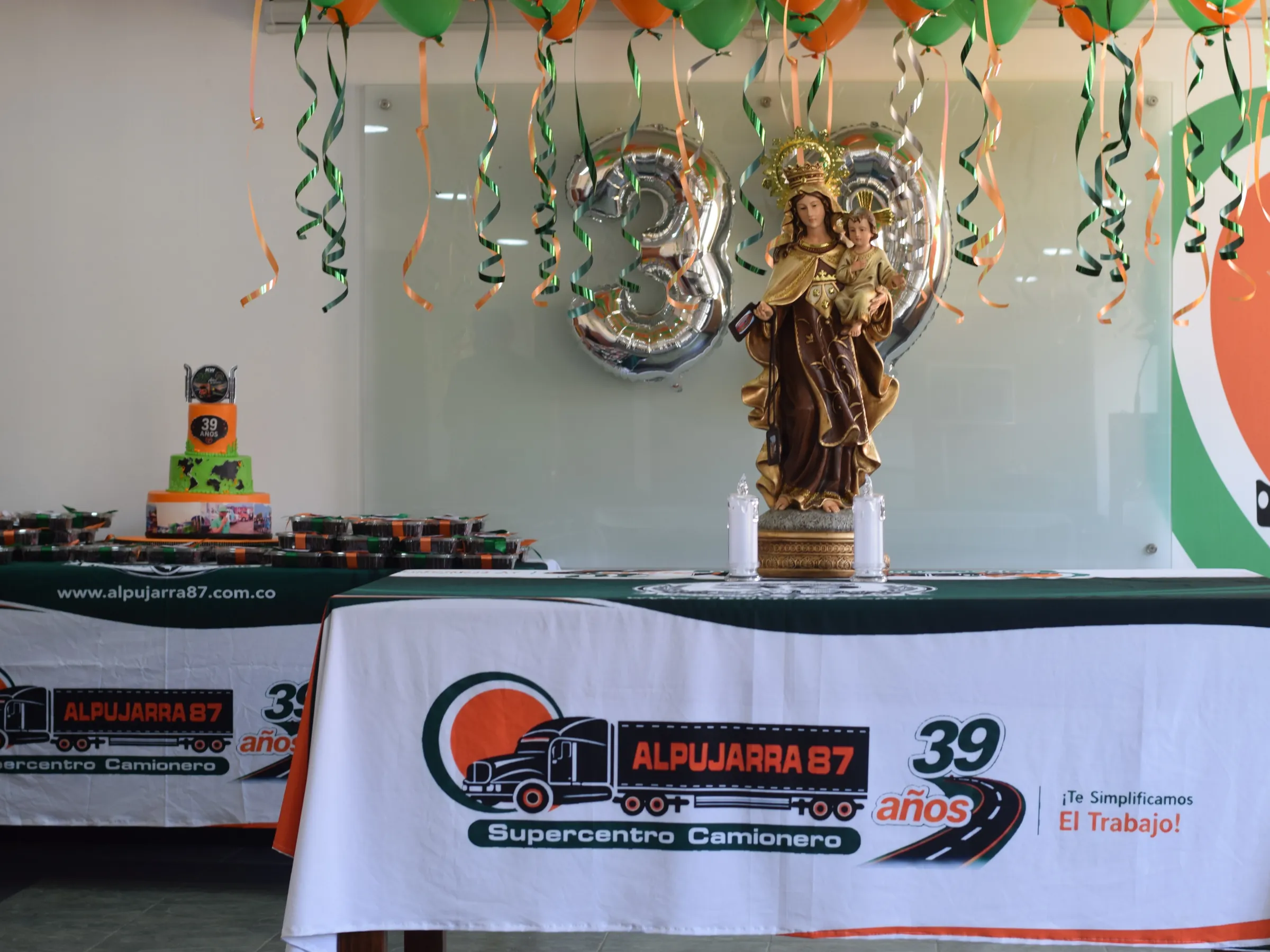 Supercentro Camionero Alpujarra 87 celebrando cuatro décadas de operación